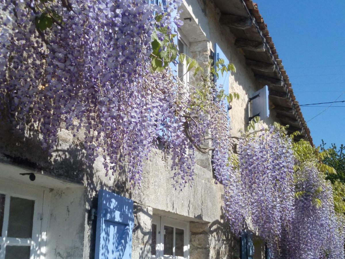 לינה וארוחת בוקר Genouille  Chat Noir Gite Et Chambre D'Hotes מראה חיצוני תמונה